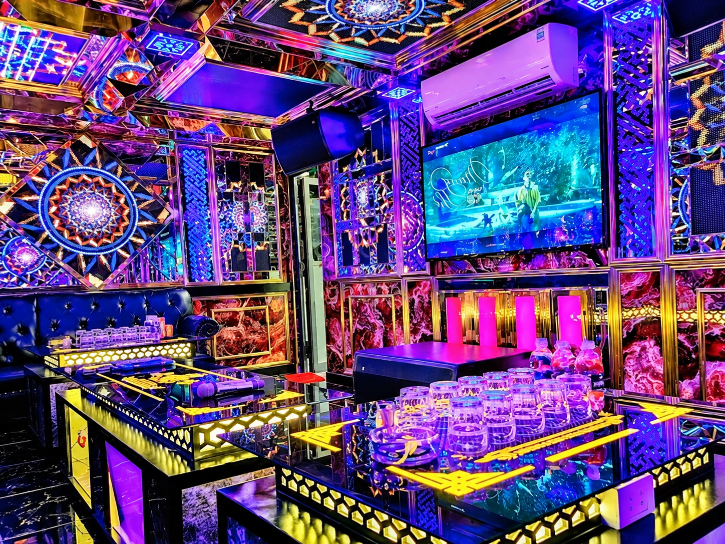 호치민 21 럭셔리 가라오케 테이블 세팅