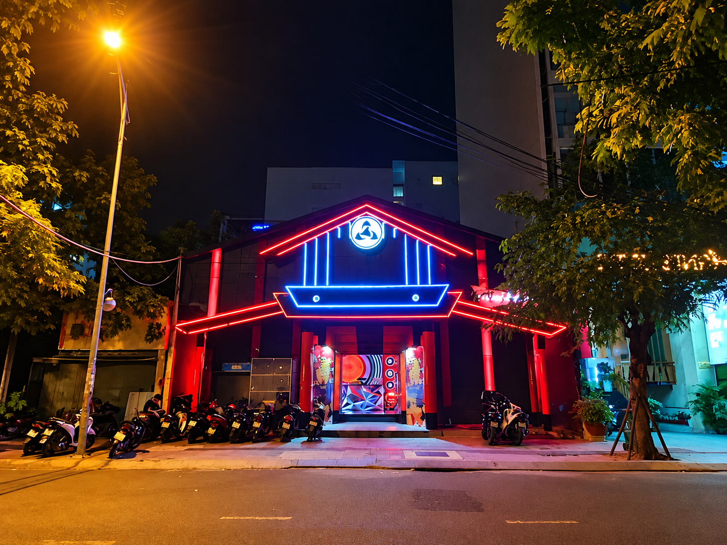 나트랑 키쇼 클럽 야간 외관